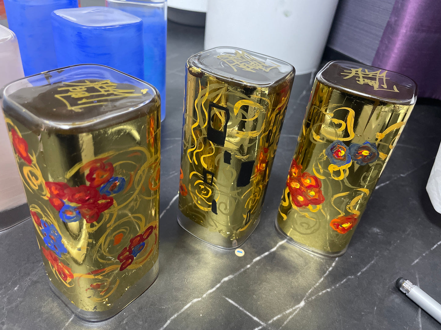 Hand painted tumbler: The kiss